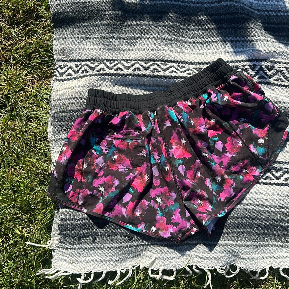 Lululemon hotty toddy shorts size 8
